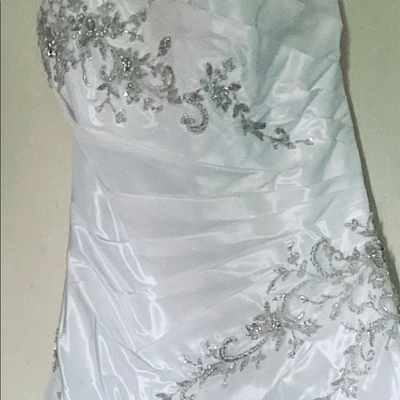 Strapless wedding dress size 8 - Picture 3 of 5